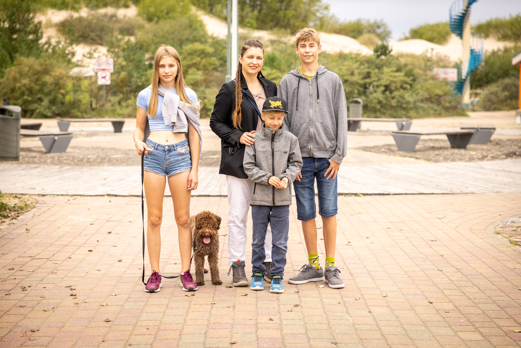 Lagotto Romagnolo kucēni un pieaugušie suņi – hipoalerģiska itāļu ūdenssunu ģimene no Arivi Paisumi audzētavas